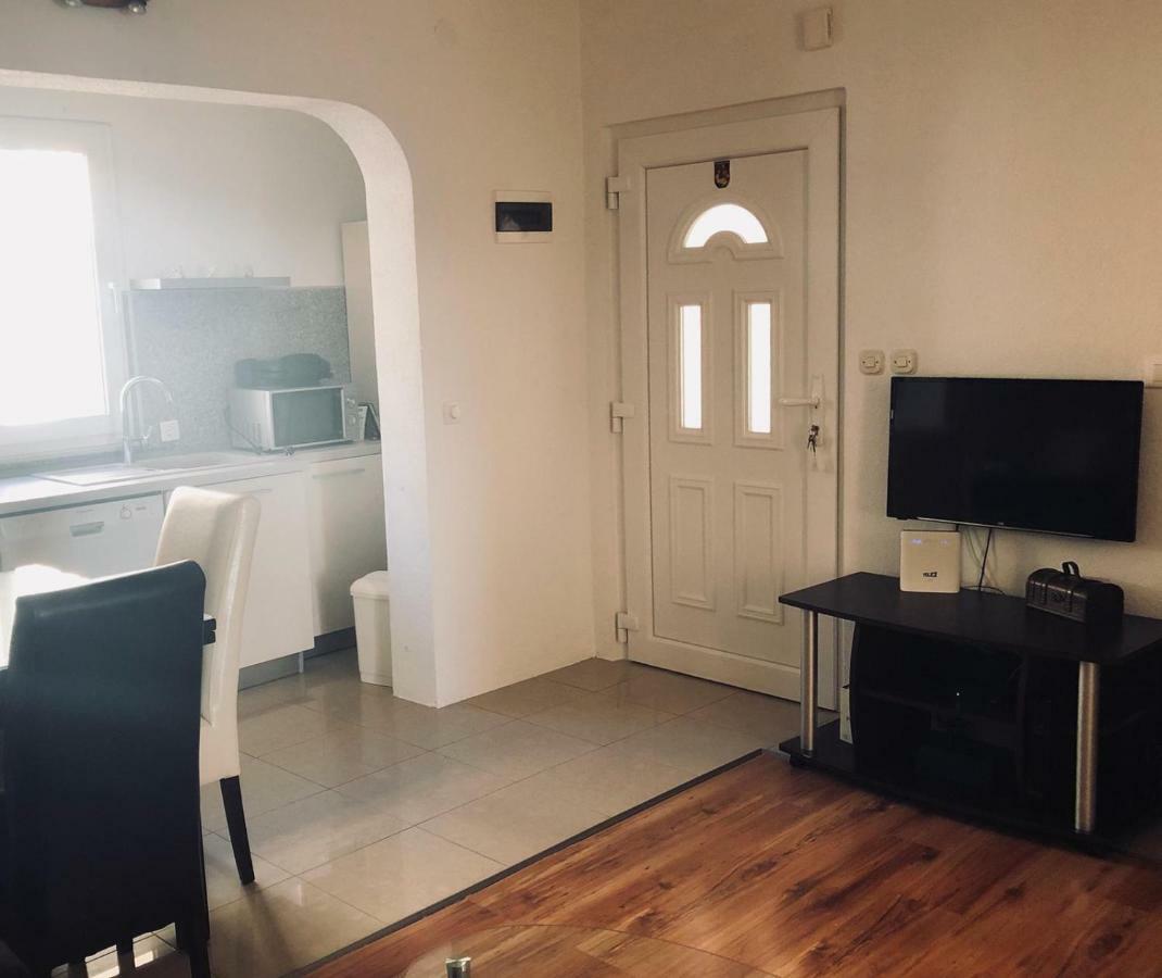 Apartman Stevic Pisak Εξωτερικό φωτογραφία